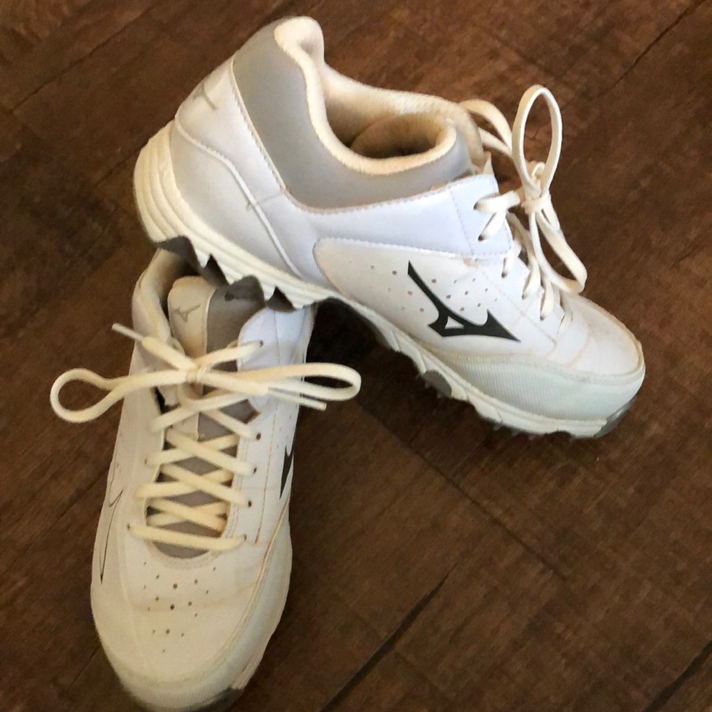 9 prong Mizuno softball cleats 7.5